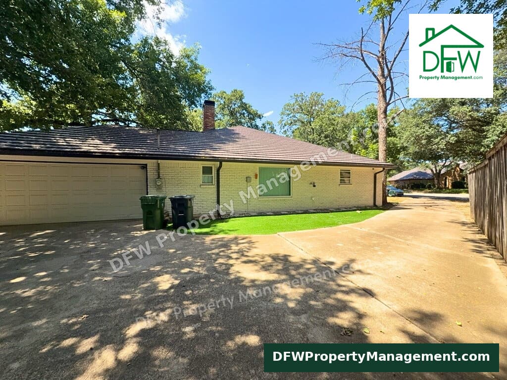 1900 Mill Run Dr, Arlington