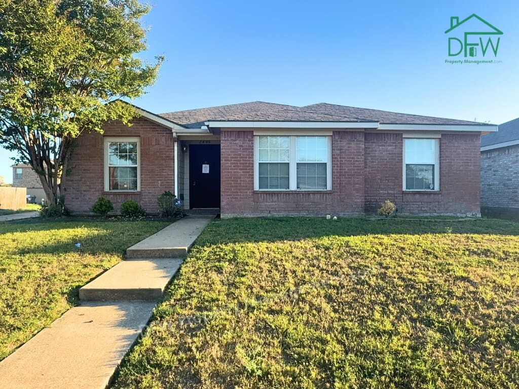 2400 Mallory Ln, Lancaster
