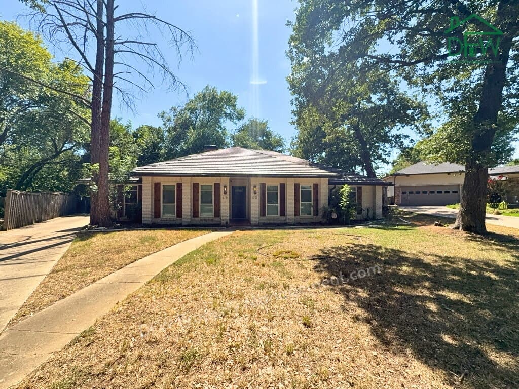 1900 Mill Run Dr, Arlington
