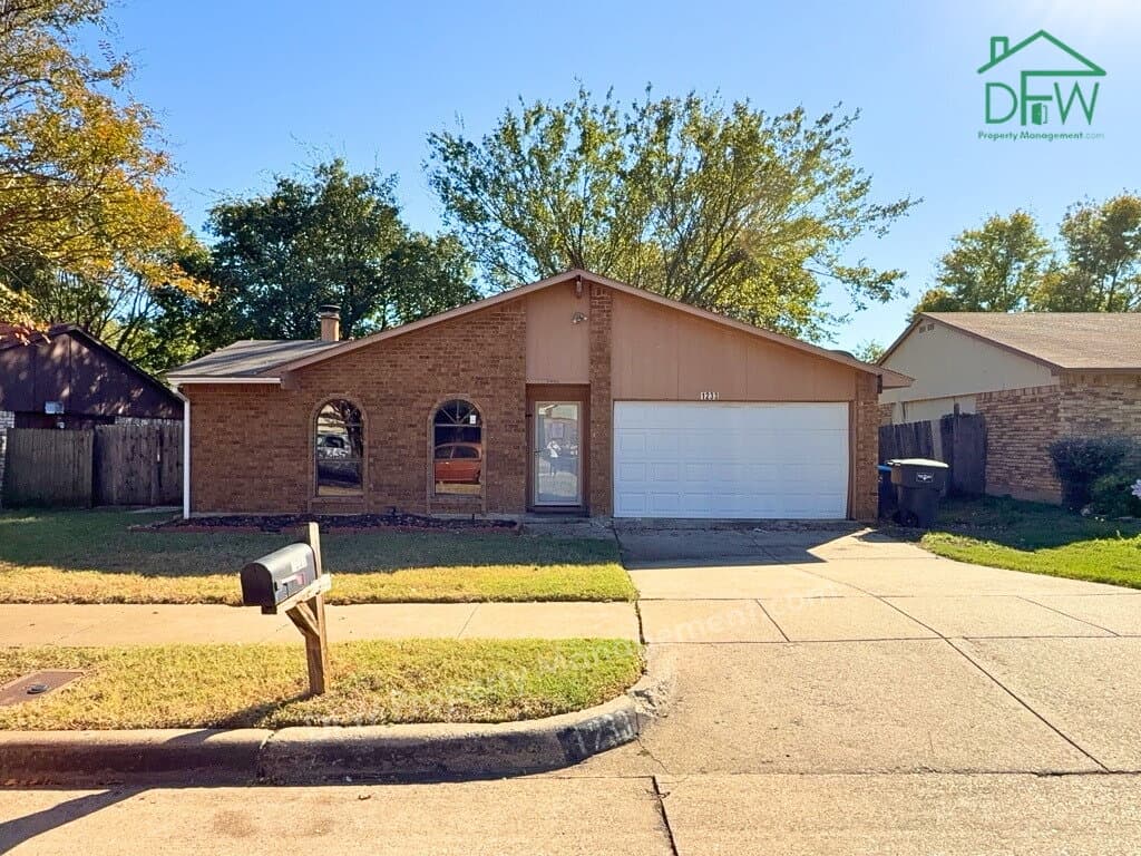 1233 Steinburg Ln, Fort Worth