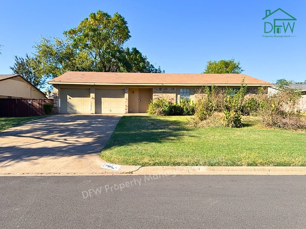 1613 Edge Hill Rd, Benbrook