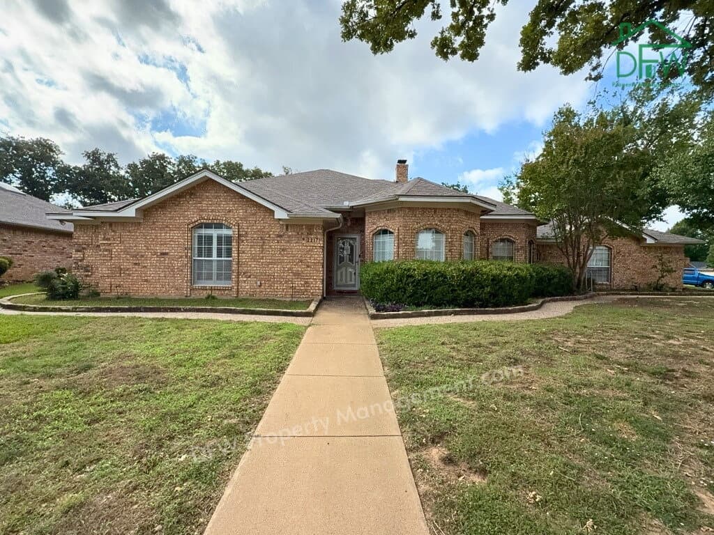 2217 Eva Ln, Euless