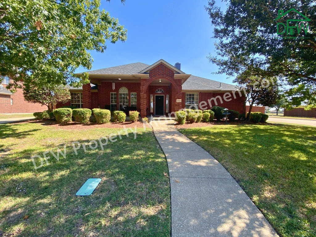 Your Dream Home Awaits 4Bedroom Gem with Pool in Rowlett, TX! 2505