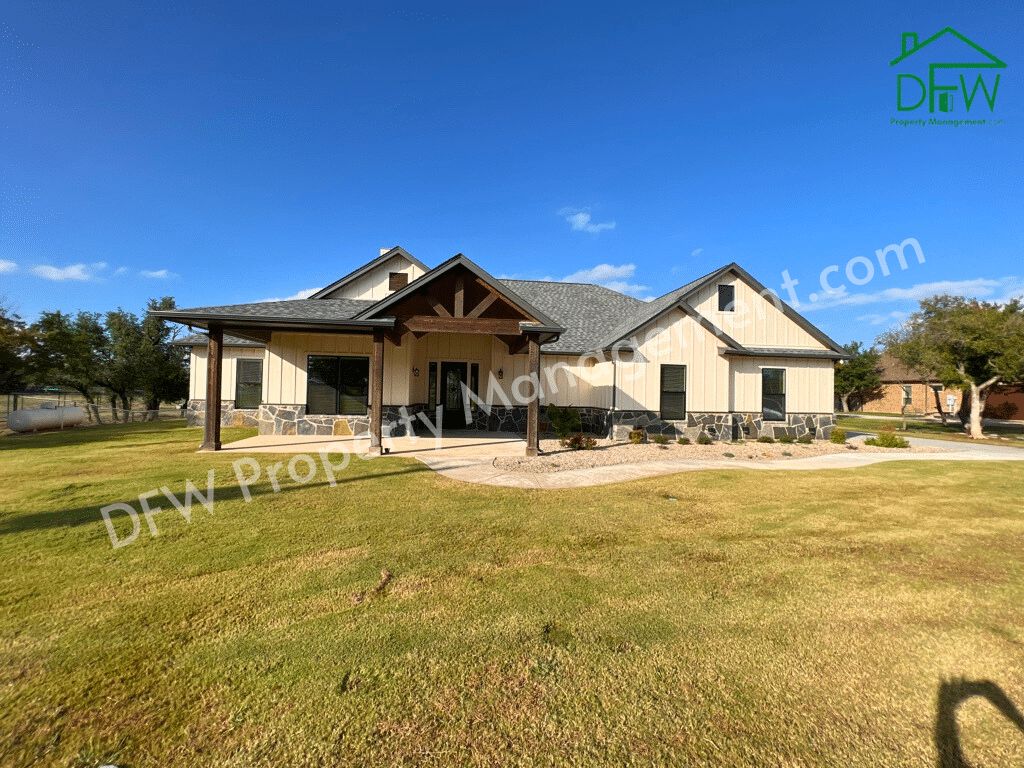 Modern Elegance Meets Comfort Lease 105 Fawna Dr, Azle, TX 76020 DFW