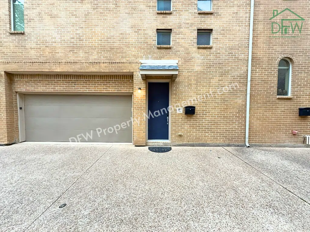 Elegant and Spacious 2-Bedroom Townhome with Rooftop View in Dallas | 4317 Cedar Springs Rd, Unit E