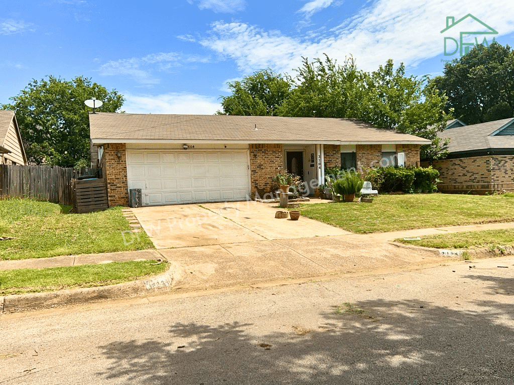 Spacious 4-Bedroom with 3 Living Areas in Fort Worth! | 3104 Woodlark Dr