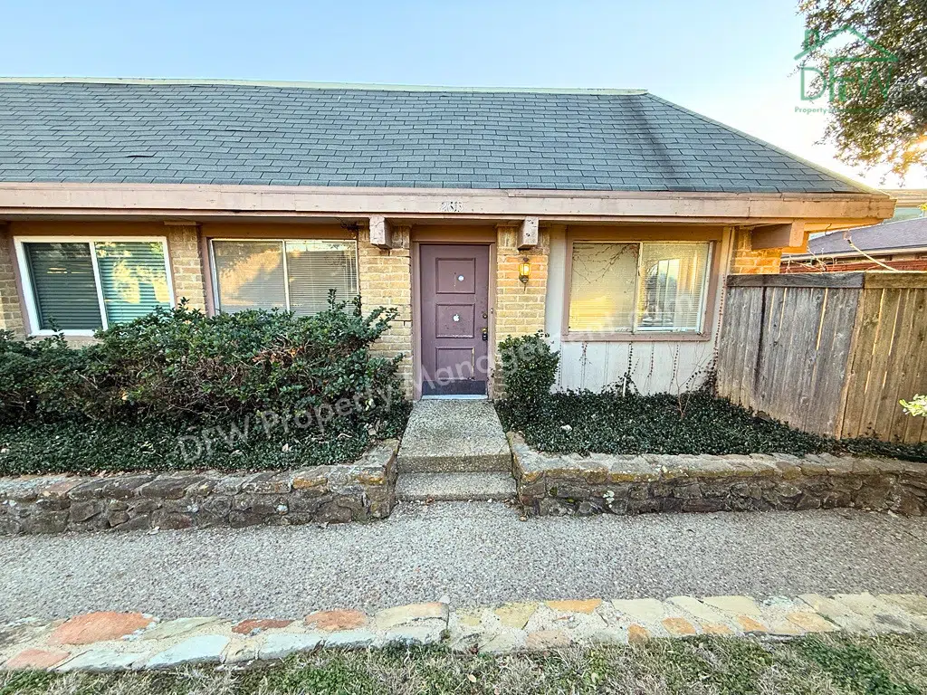 Inviting 3-Bedroom Condo with Fenced Backyard and Pool Access for LEASE in Irving, TX | 2613 Amherst Ct