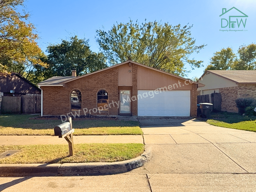 Cozy 3-Bedroom Home with Fireplace, Covered Patio & Large Fenced Backyard for Lease | 1233 Steinburg Ln